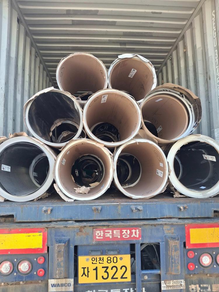 Container inox cuộn trên xe đầu kéo