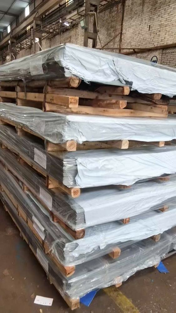 Inox tấm đóng kiện trên pallet